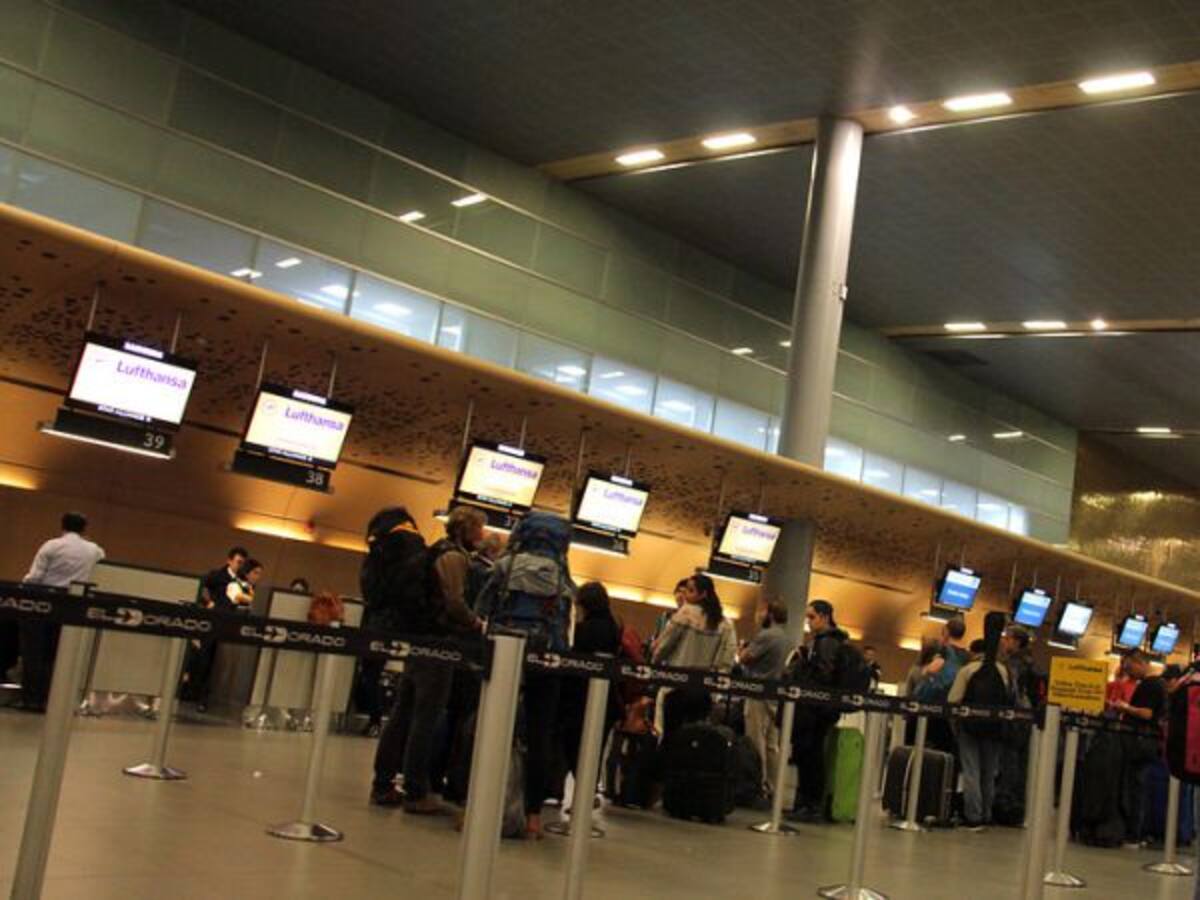 Avanza normalización del aeropuerto El Dorado luego de cierre de una pista