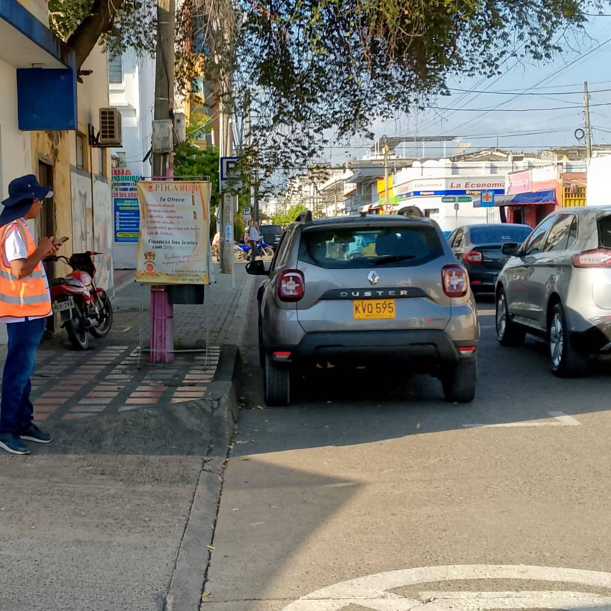 Ciudadanos recogen firmas para una acción popular contra las Zonas de Estacionamiento Regulado (ZER)