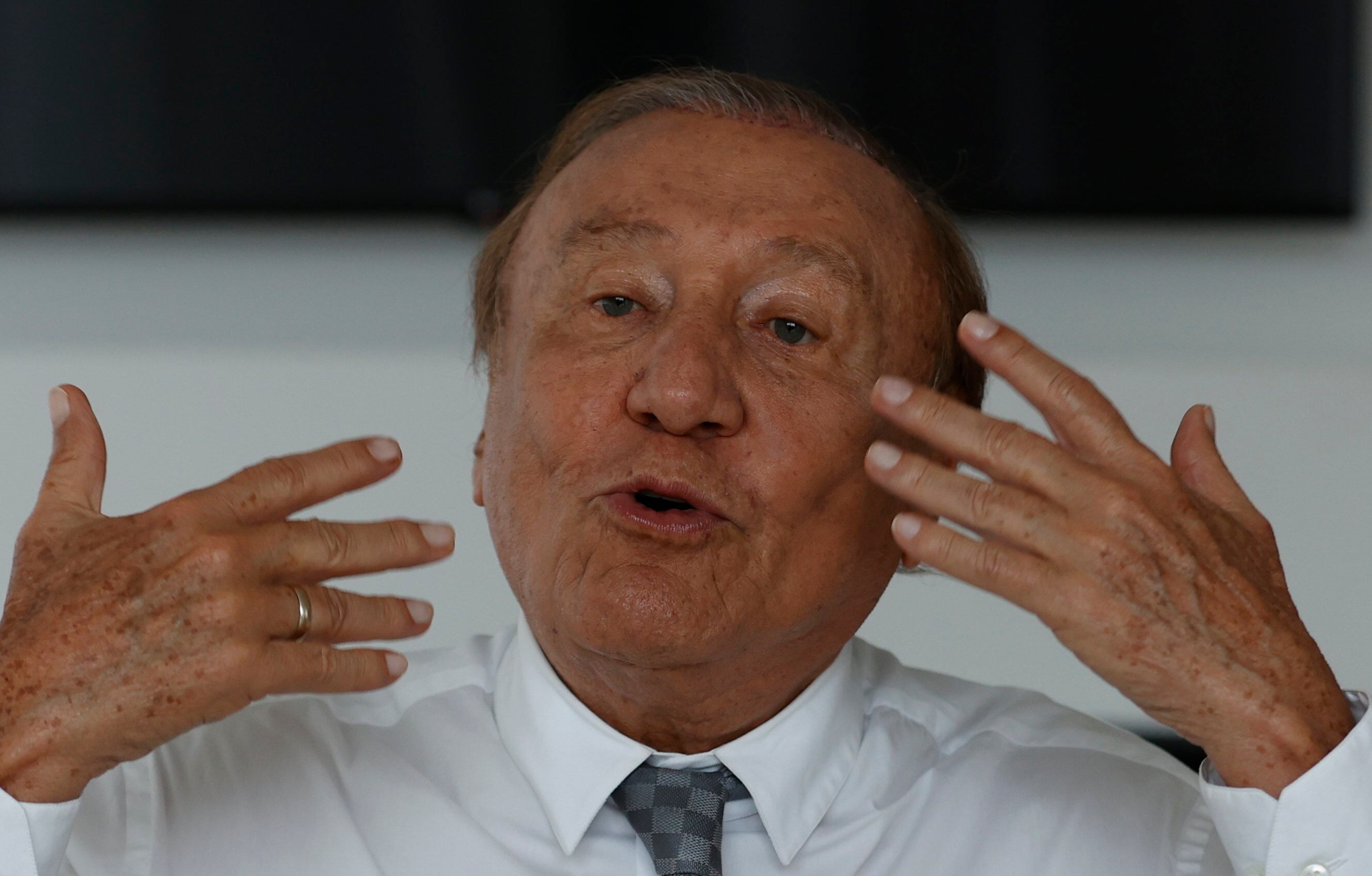 AME6278. BOGOTÁ (COLOMBIA), 02/09/2024.- Fotografía de archivo del 15 de mayo de 2022 que muestra al candidato a la presidencia de Colombia por el partido Liga de Gobernantes Anticorrupción, Rodolfo Hernández, durante una entrevista con EFE, en Bogotá (Colombia). Hernández, que perdió la segunda vuelta de las elecciones presidenciales de 2022 con el actual mandatario Gustavo Petro, falleció este lunes a los 79 años de edad en la ciudad de Piedecuesta (noreste) por un cáncer terminal que lo aquejaba desde hace varios meses. EFE/ Mauricio Dueñas Castañeda ARCHIVO