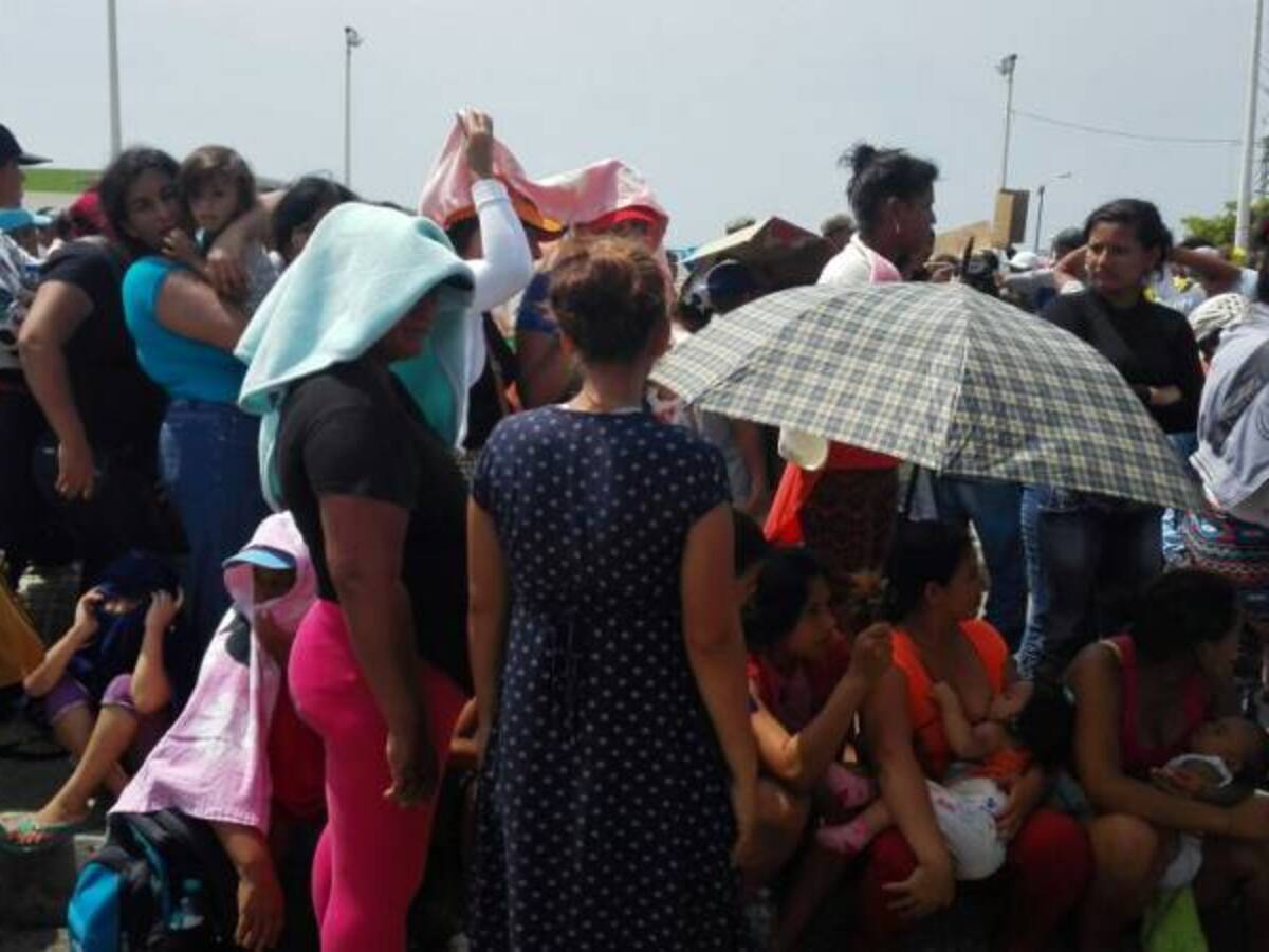 Damnificados en Ecuador agradecen visita de Santos