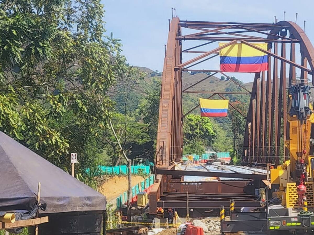 Culminó etapa de lanzamiento del puente El Alambrado entre Quindío y Valle