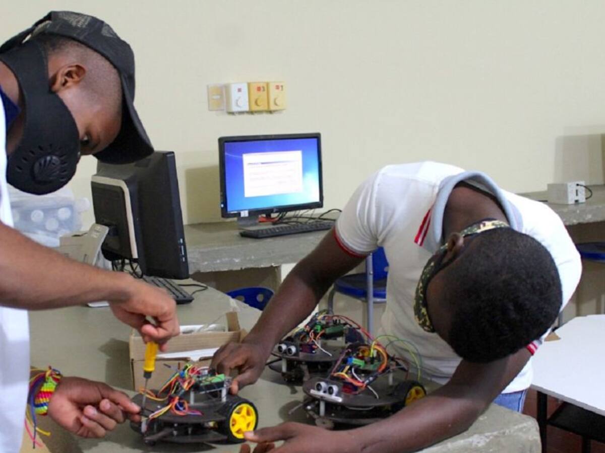 Colegio de María La Baja – Bolívar, experimenta robótica educativa