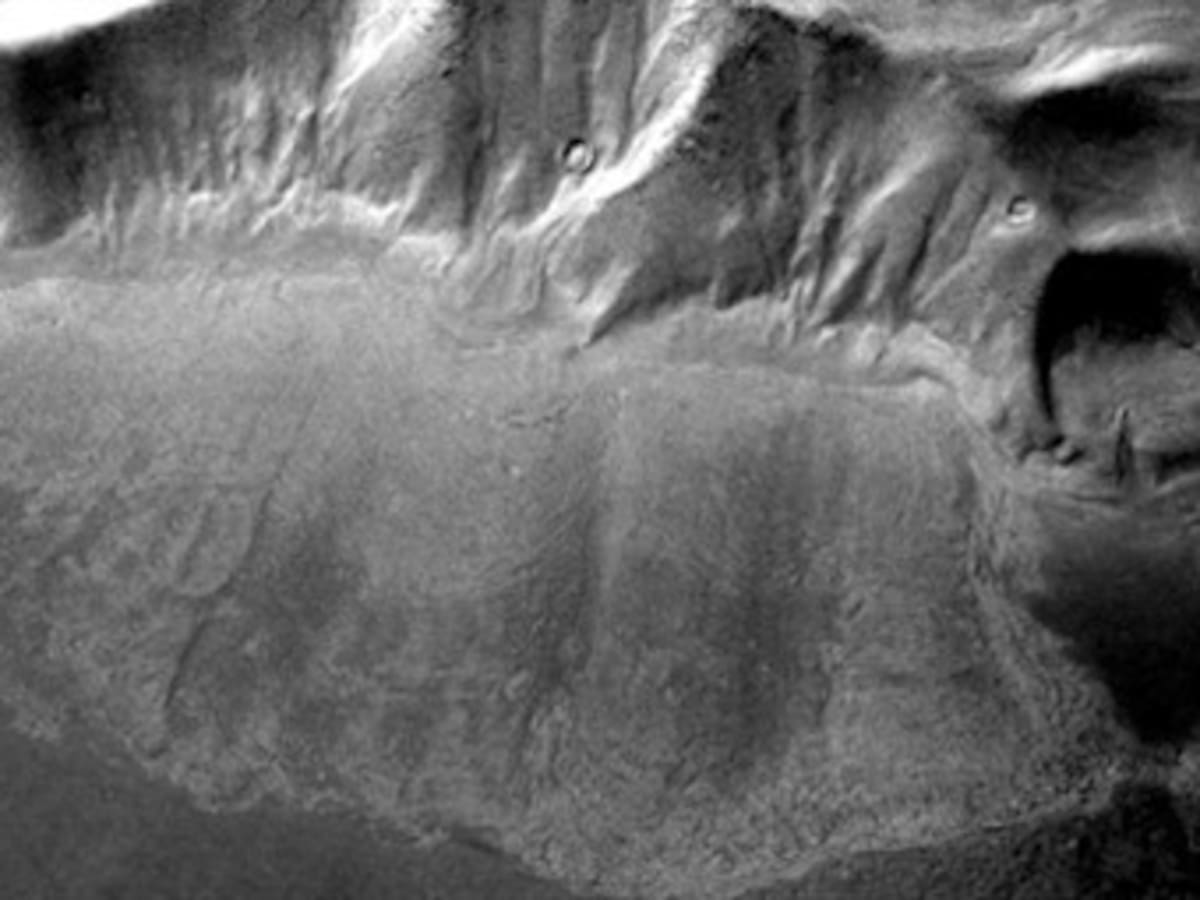 Una sonda de la NASA descubre glaciares inmensos bajo la superficie de Marte