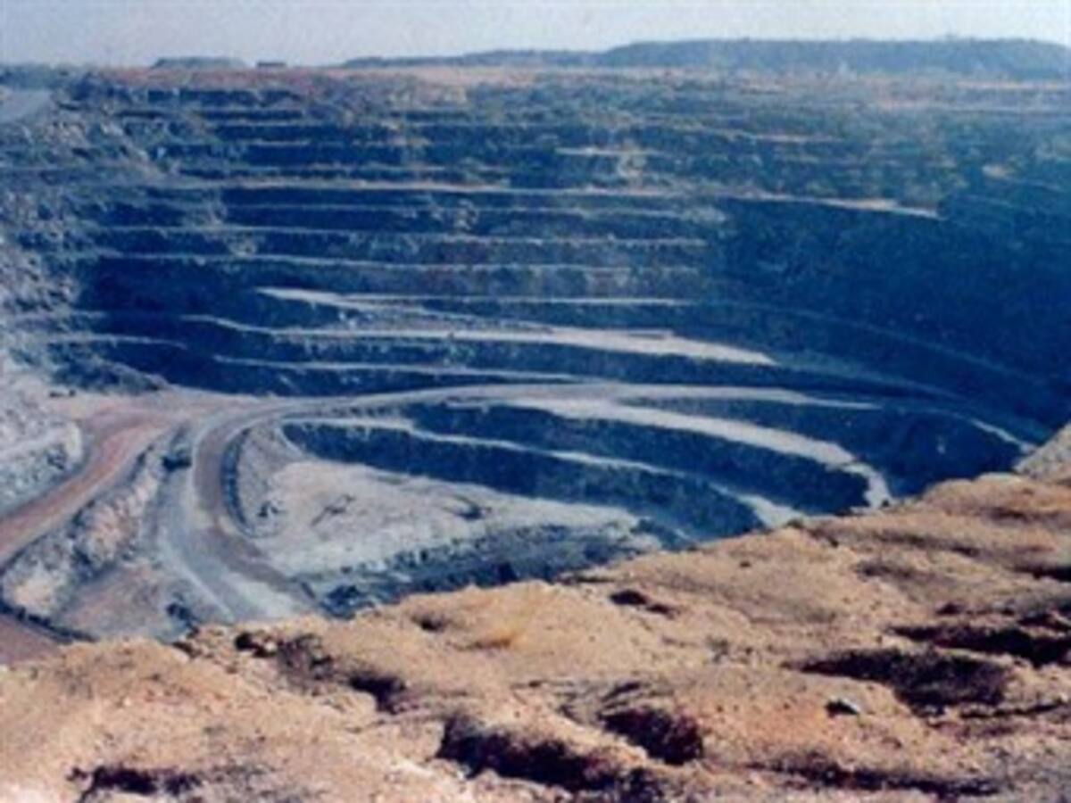 Irán inaugura una mina de uranio pese al rechazo de la Comunidad Internacional