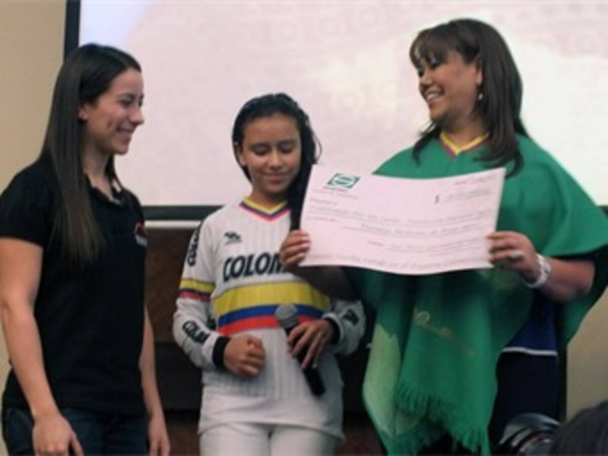 En 30 millones de pesos fue subastada la camiseta de Mariana Pajón