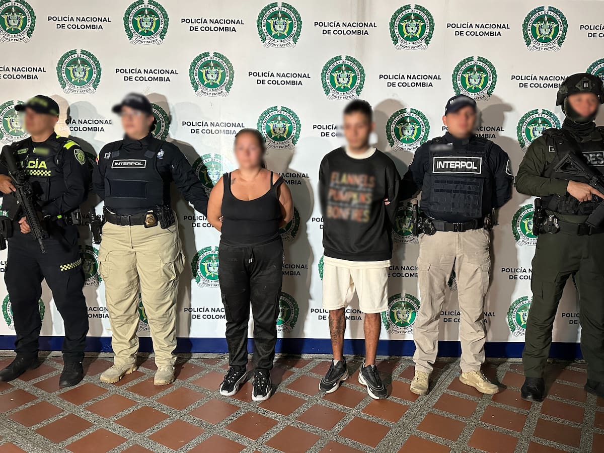 Retienen en Pereira a una pareja con circular roja en Chile; son investigados por un homicidio