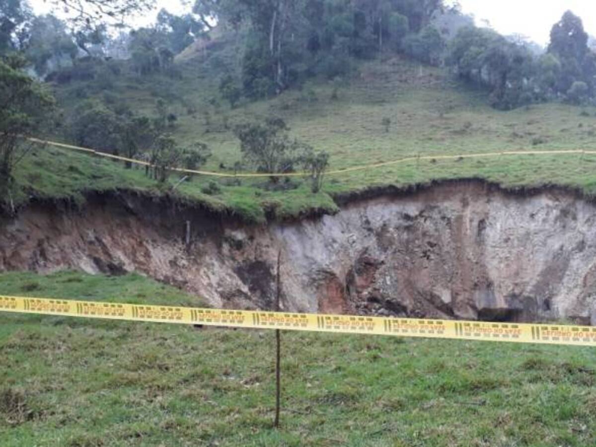Este "cráter" apareció en La Belleza tras varios días de lluvia