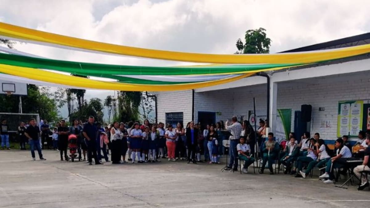 45 escuelas rurales en Manizales afectadas por la suspensión de la licitación de Mintic