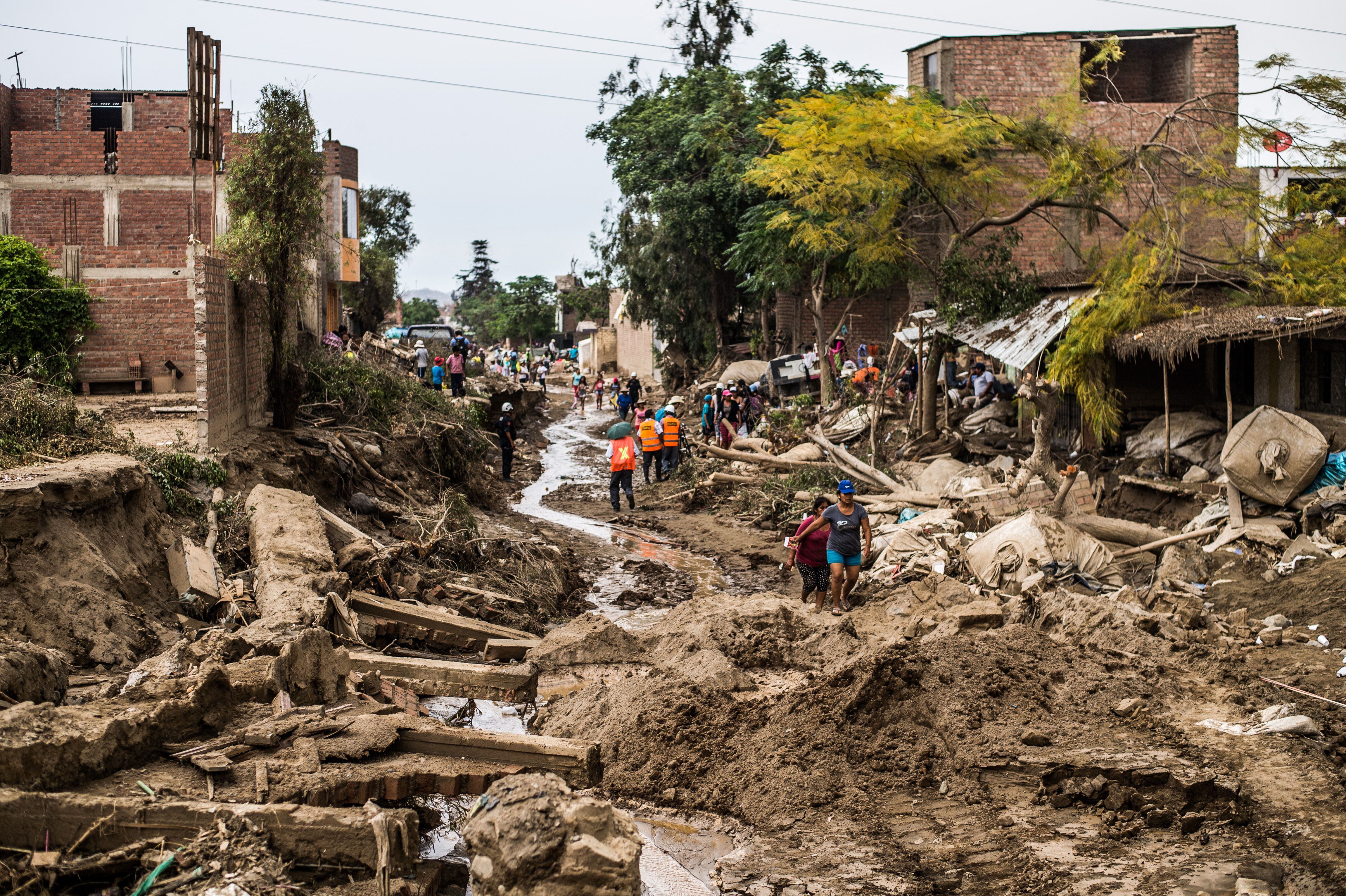 Efectos de las lluvias e inundaciones causadas por el ciclón Yaku en Lima, capital de Perú.
(Foto: ERNESTO BENAVIDES/AFP via Getty Images)