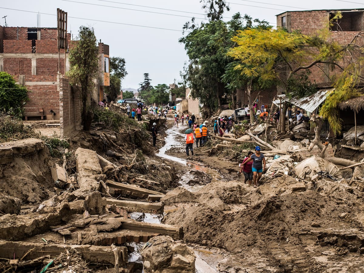 Lima enfrenta una alerta roja por lluvias causadas por el ciclón Yaku