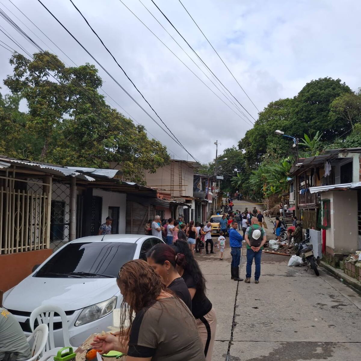 En barrio Las Veraneras en Armenia siguen en riesgo varias viviendas, habitantes piden intervención