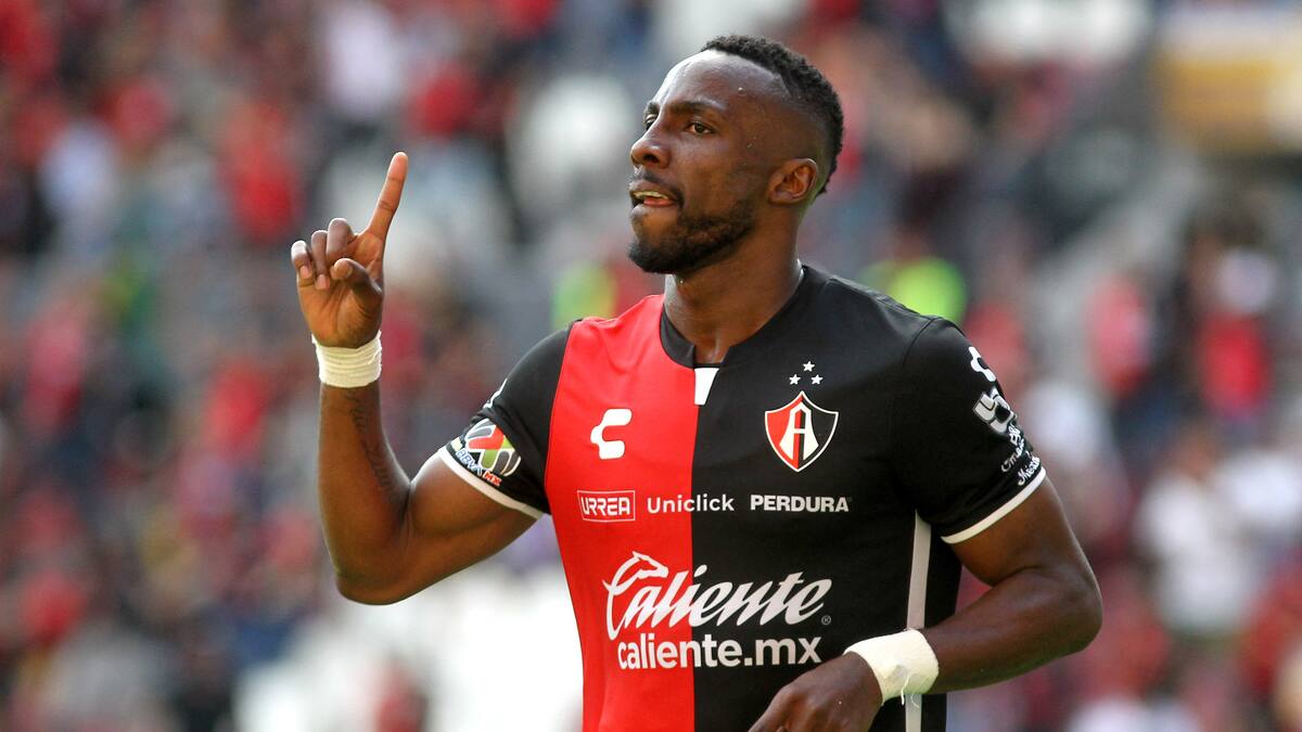 Julián Quiñones: goleador que sueña con Colombia, mientras le coquetean desde México