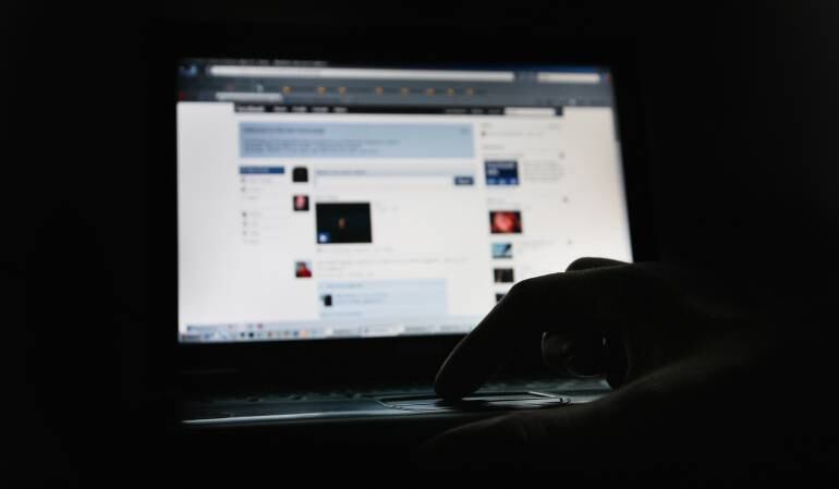 Uso de datos personales de usuarios de Facebook para fines políticos en Estados Unidos. 