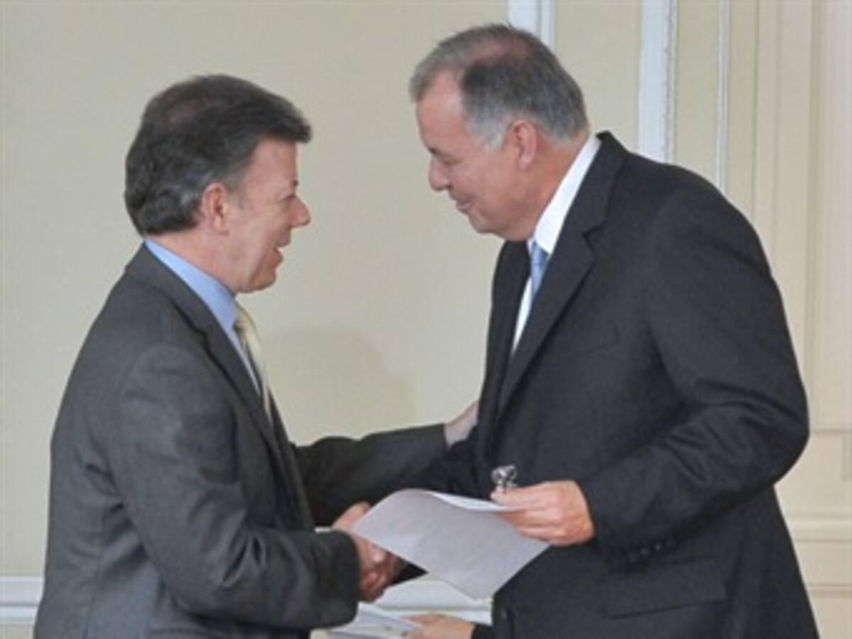 Santos dice que él es el único que representa a Colombia en el mundo