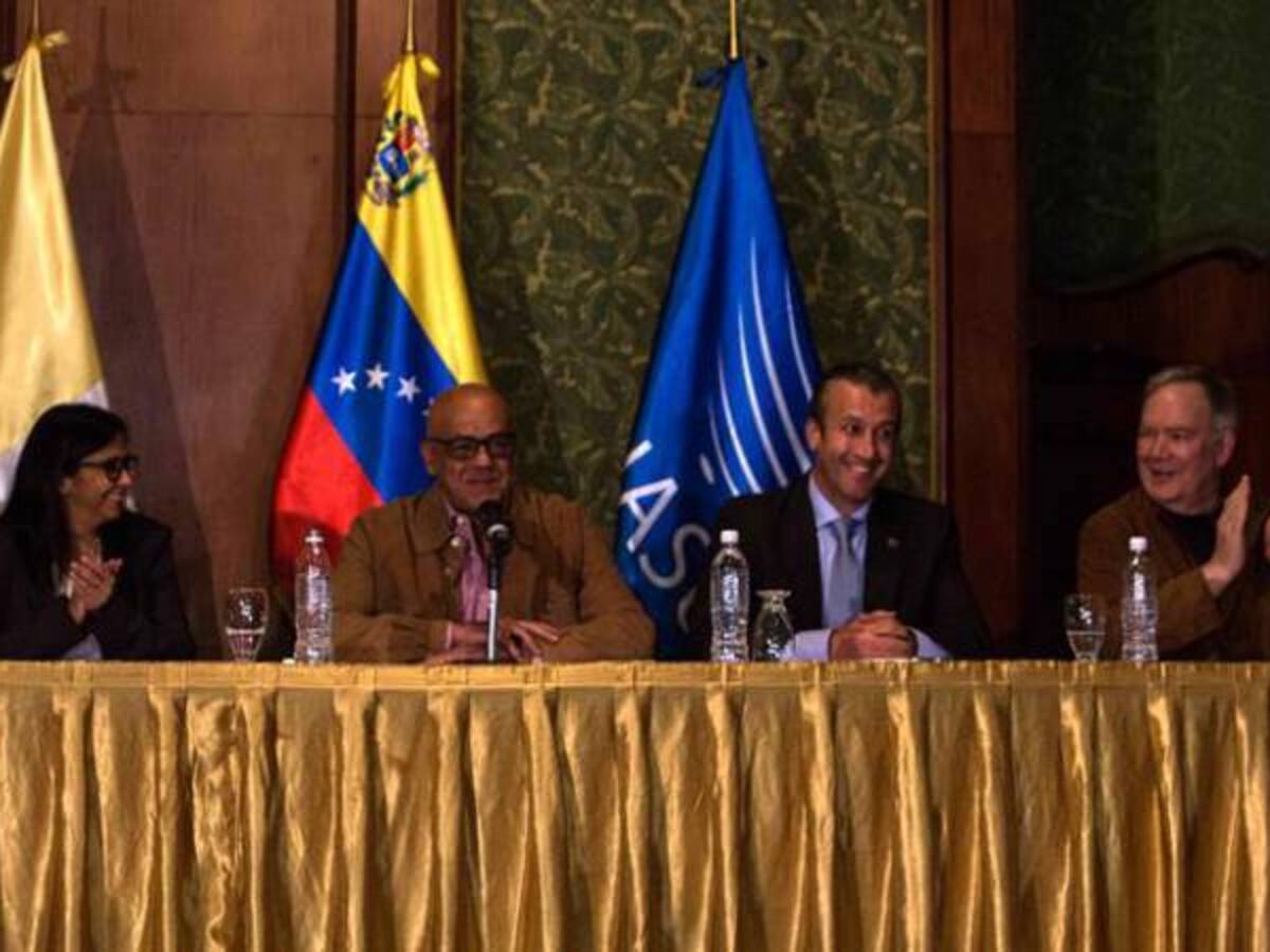 Suspendidas mesas técnicas del diálogo entre gobierno y oposición venezolana