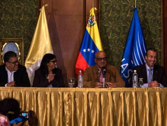 Suspendidas mesas técnicas del diálogo entre gobierno y oposición venezolana