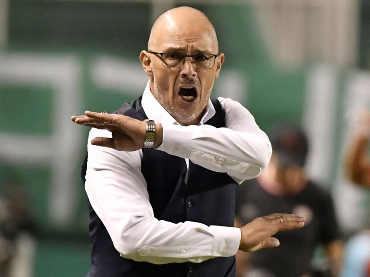 Alfredo Arias: Jugadores que se irían de Santa Fe y refuerzos que pedirá