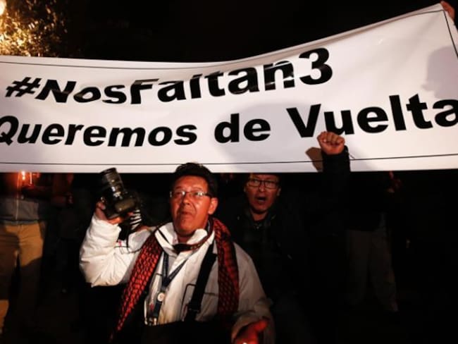 Plantón para exigir la liberación del equipo periodístico del diario El Comercio secuestrado ayer, en la zona de Mataje, fronteriza con Colombia.