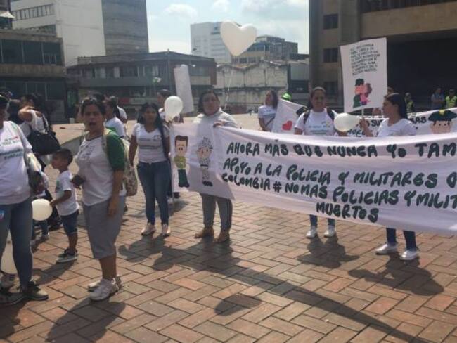 En Cali rinden homenaje a policías asesinados en Barraquilla