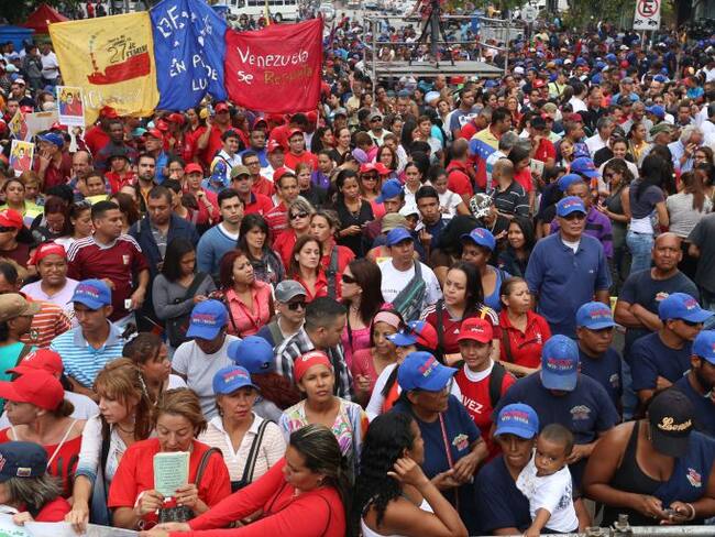 Chavistas inician &quot;gran marcha patriótica&quot; en apoyo a medidas en la frontera