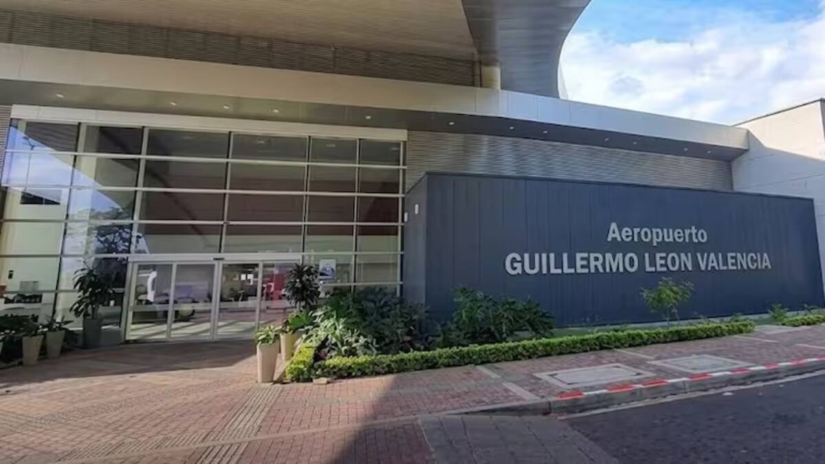 Hay restricciones en el aeropuerto de Popayán por emisiones de ceniza del volcán Puracé