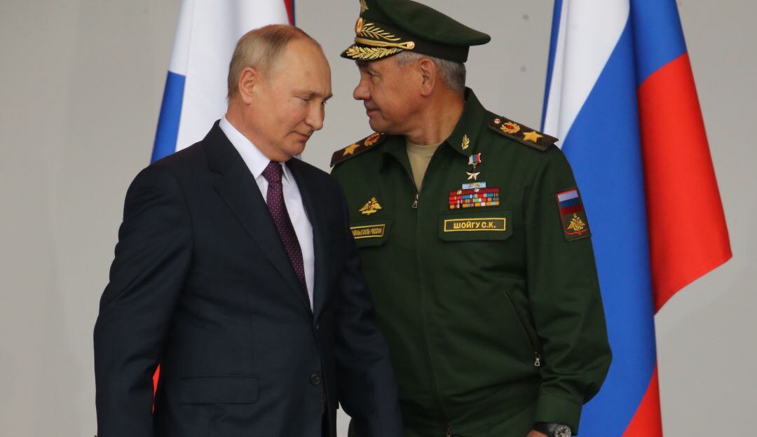 El presidente Vladimir Putin y el ministro de Defensa Serguei Shoigú