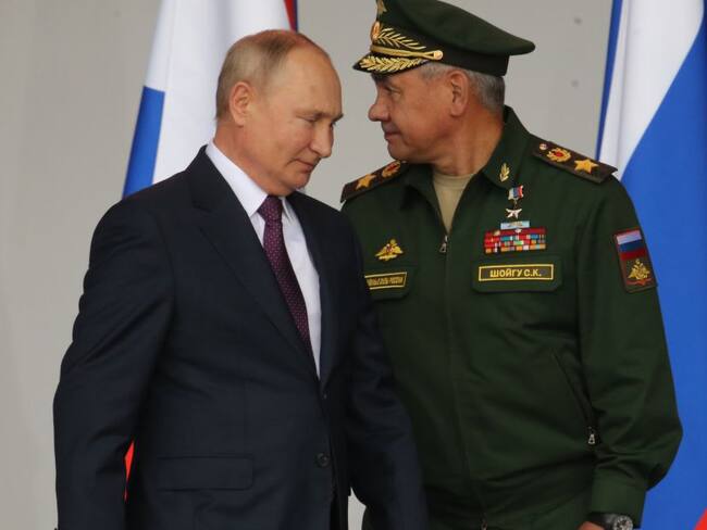 El presidente Vladimir Putin y el ministro de Defensa Serguei Shoigú