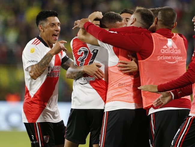 Los jugadores de River Plate festejan el primer gol del partido.
