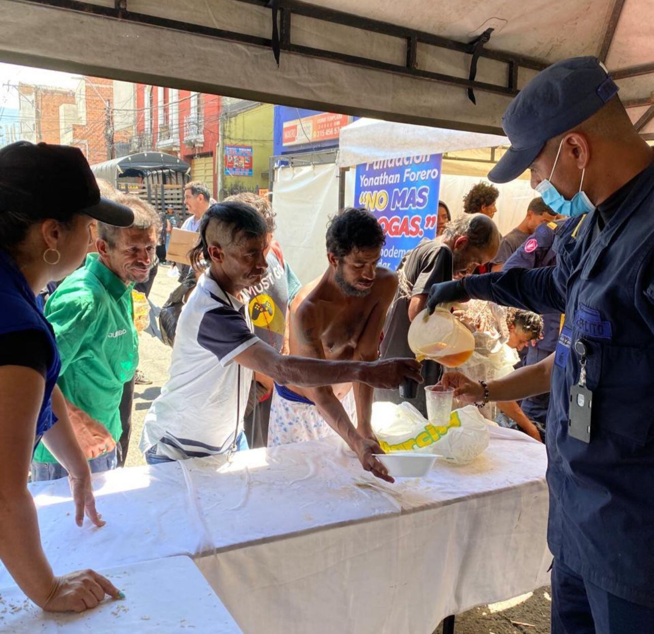 Jornada Humanitaria para Habitantes de Calle en Medellín. Foto: Cortesía ejercito nacional.