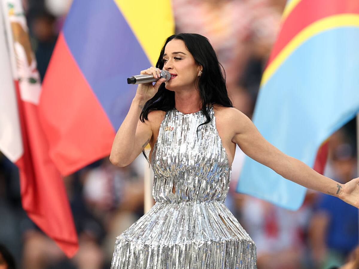 La cantautora estadounidense Katy Perry anuncia el lanzamiento de su nuevo sencillo “Watch It Burn”