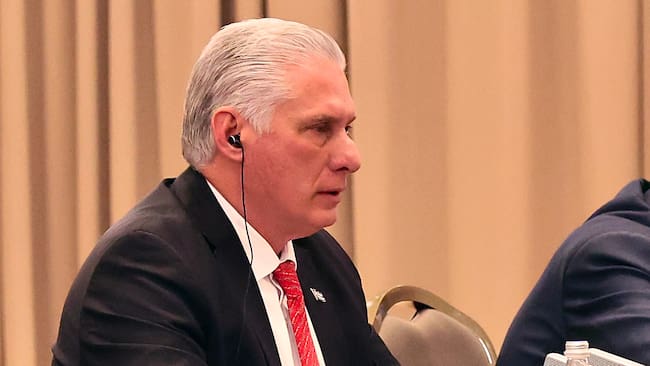 HAB301 MOSCÚ (RUSIA) 09/05/2025.- Fotografía cedida por Presidencia de Cuba que muestra al presidente cubano, Miguel Díaz-Canel, durante una reunión con el presidente chino, Xi Jinping (fuera de cuadro), en el marco de las celebraciones por el 80 aniversario del fin de la II Guerra Mundial en Europa, este viernes en Moscú (Rusia). La Habana y Pekín acordaron este viernes profundizar los vínculos políticos y económicos de sus países, aseguró el presidente cubano, Miguel Díaz-Canel, tras entrevistarse en Moscú con su homólogo chino, Xi Jinping. EFE/Alejandro Azcuy/Presidencia de Cuba/ SOLO USO EDITORIAL /NO VENTAS /SOLO DISPONIBLE PARA ILUSTRAR LA NOTICIA QUE ACOMPAÑA /CRÉDITO OBLIGATORIO