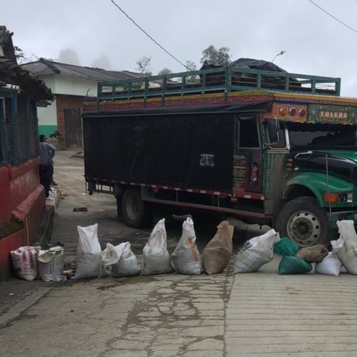 Comunidad levanta protesta en vía San Andrés de Cuerquia-Toledo tras acuerdos con autoridades