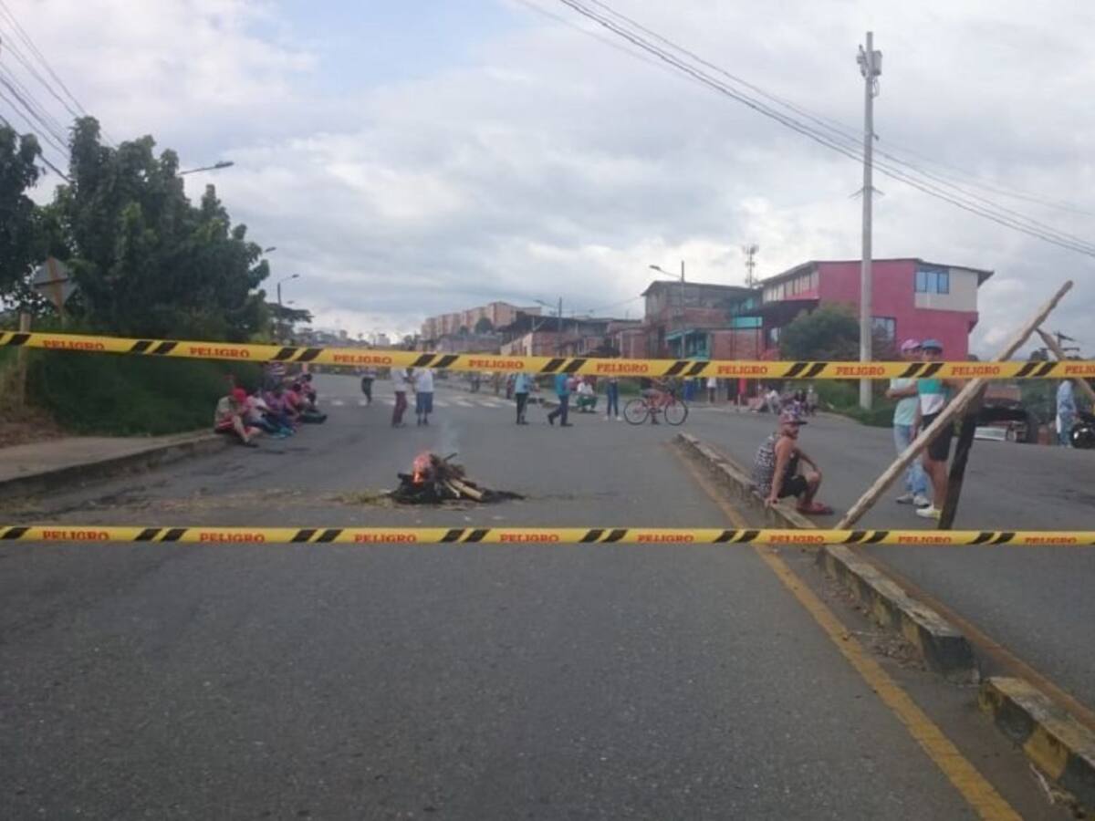 Habitantes del barrio El Paraíso salieron de sus casas para protestar