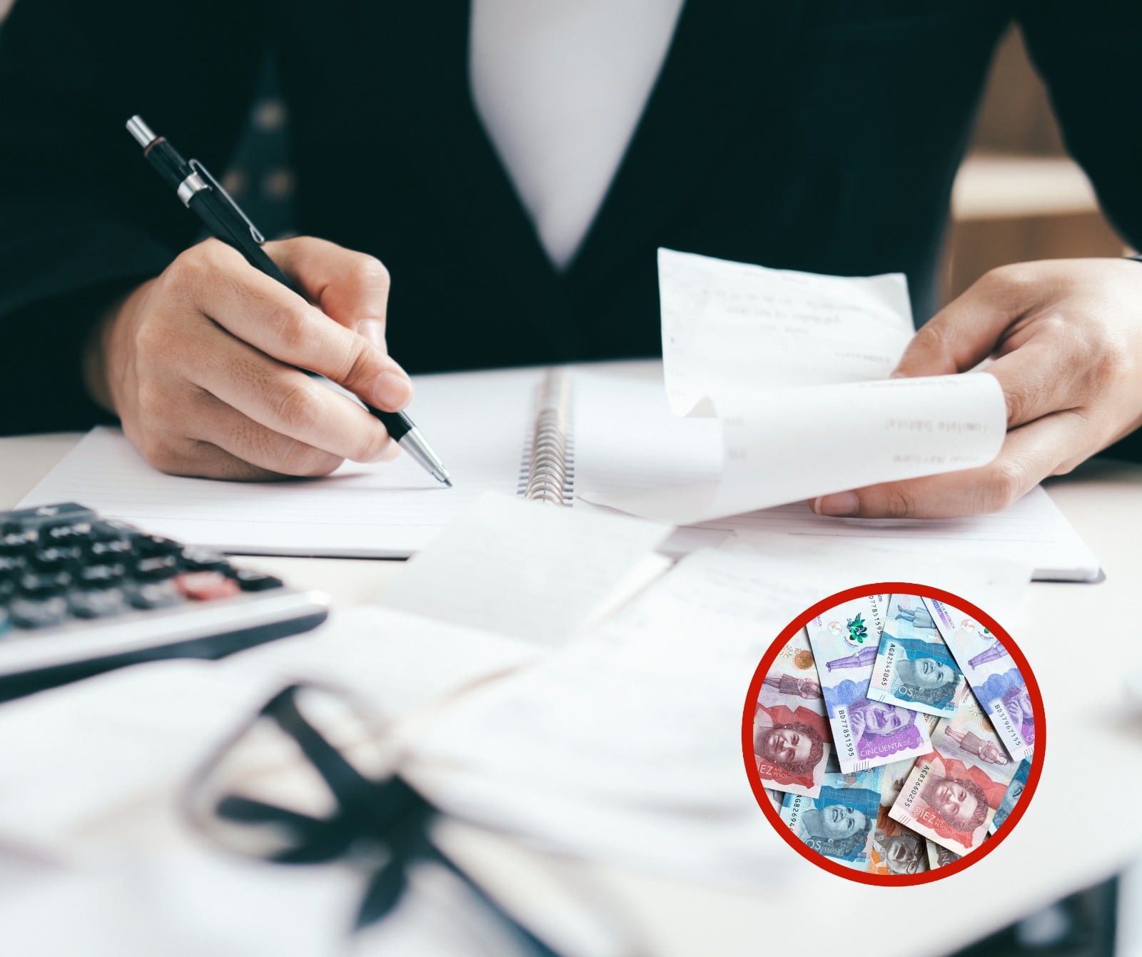 Individuo haciendo cuentas y junto a él la imagen de unos billetes con diferentes denominaciones (Fotos vía Getty Images)