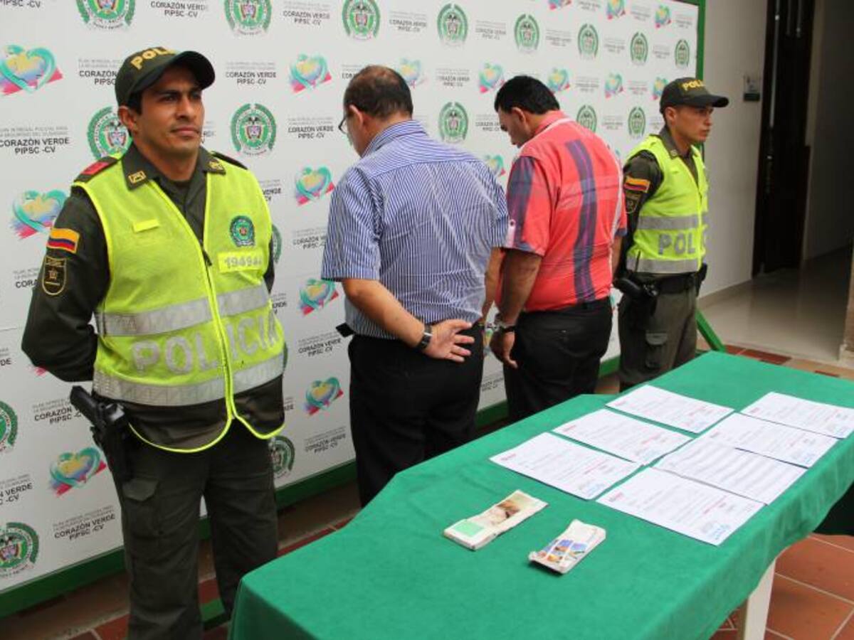 Caen en flagrancia dos estafadores que pretendían hurtar 950 millones de pesos