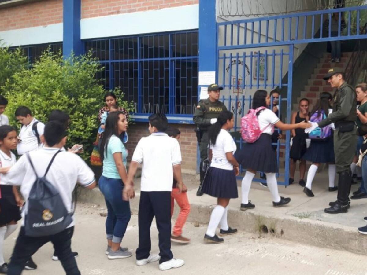 Policía acompaña el regreso a clases
