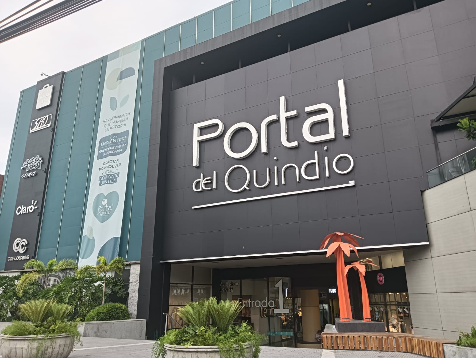 Centro Comercial Portal del Quindío, reabrió sus puertas luego de un mes de cierre por el terremoto. Foto: Adrián Trejos