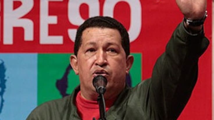 Hugo Chávez ratifica a su gabinete y crea un nuevo ministerio