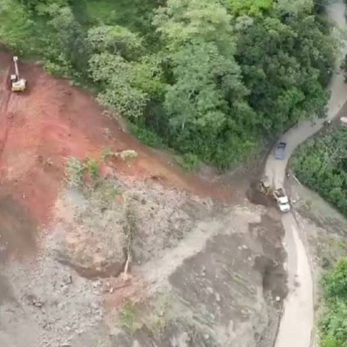 Por derrumbes, continúan los trabajos en la Curva de la Virgen de Norcasia, Caldas