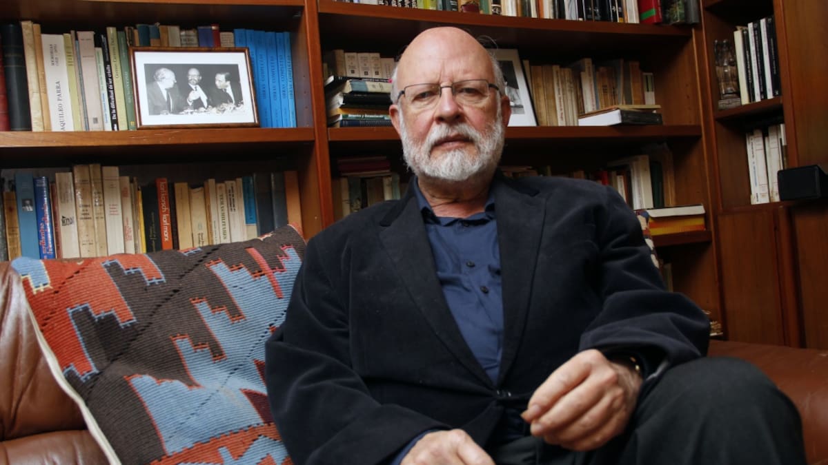 Álvaro Tirado Mejía presenta “El presente como historia”