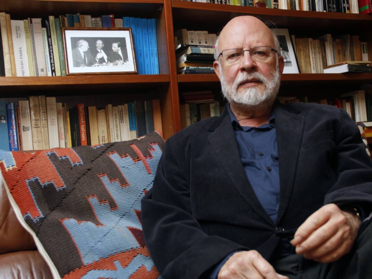 Álvaro Tirado Mejía presenta “El presente como historia”