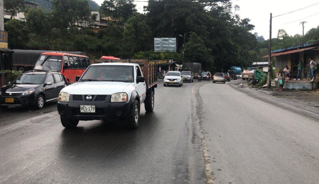 Los vehículos particulares nuevamente se movilizarán en la vía Al Alto de la Línea.