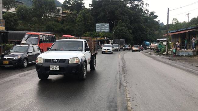 Los vehículos particulares nuevamente se movilizarán en la vía Al Alto de la Línea.