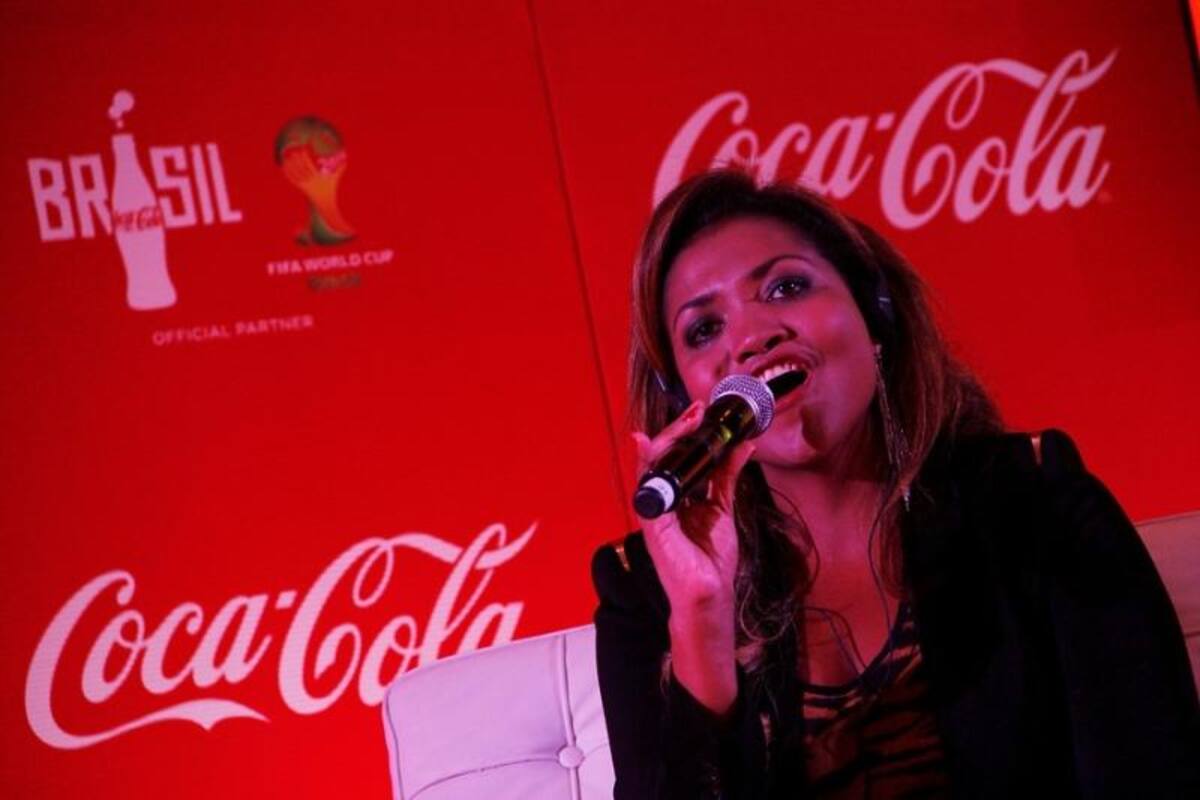 Este evento fue realizado por Coca Cola y presentado por Cesar Augusto Londoño con el fin de lanzar el himno “La copa de todos”, interpretado por los artistas Carlos vives, Colombia; Gabriela Amaral dos Santos, de Brasil; y el reconocido cantante de Estados Unidos, David Correy, ganador del Factor X. Se trata de la apuesta musical para conmemorar la elaboración del mundial 2014 en Brasil.  Foto: Colprensa