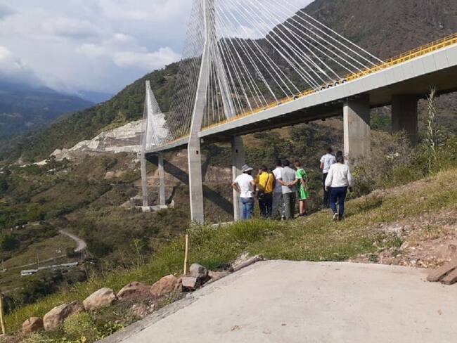 Hombre se lanzó del recién inaugurado puente Hisgaura