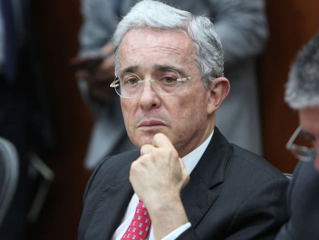 Álvaro Uribe Vélez: &quot;Santos minó moral de las FF.AA.&quot;