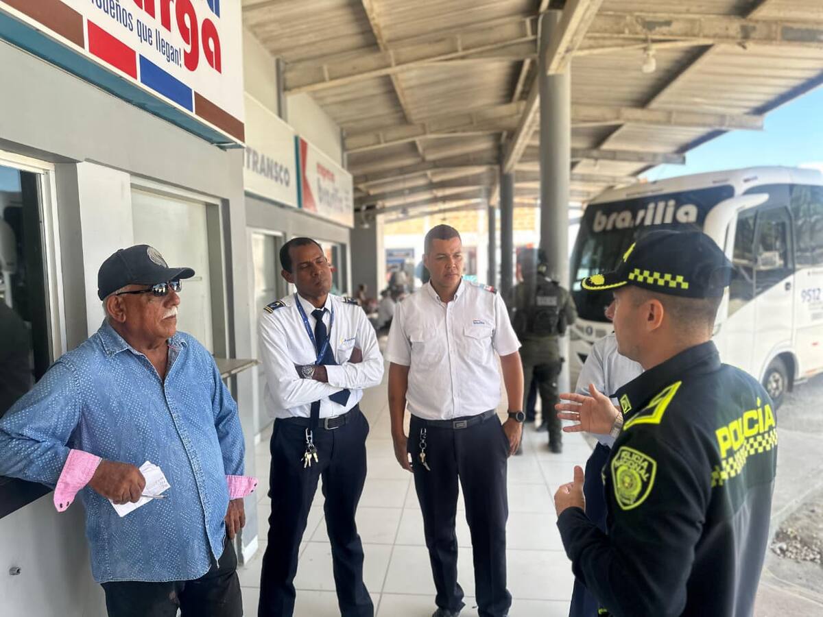 Policía Nacional adelanta charlas de prevención en la Terminal de Transporte de Magangué