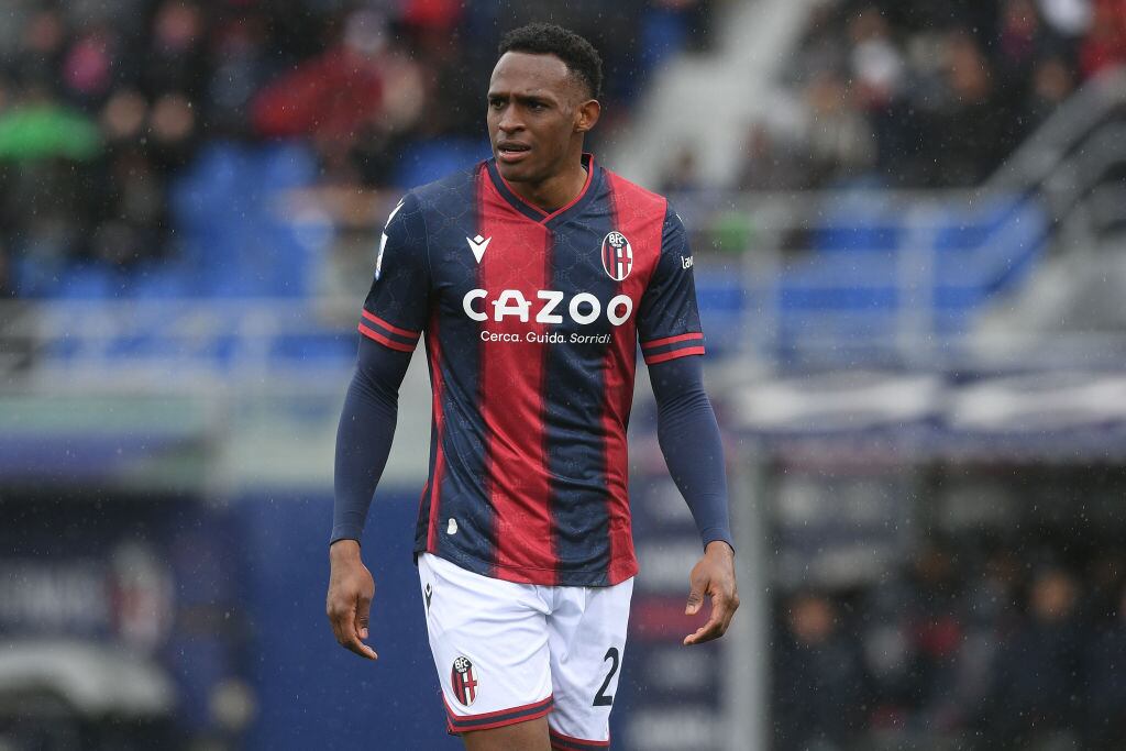 Jhon Janer Lucumí en el partido ante el Inter de Milán por la Serie A (Photo by Giuseppe Maffia/NurPhoto via Getty Images)