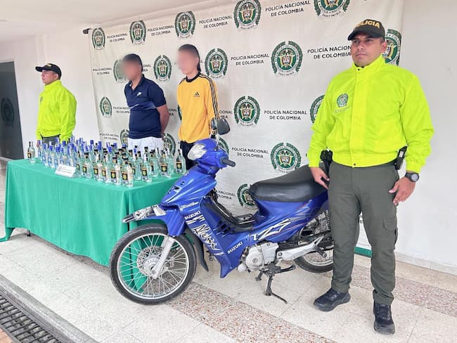 Dos cajas con 60 botellas de Aguardiente.
