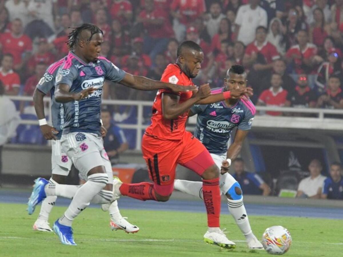 Pasó de todo en Cali: América cayó ante el DIM en un partidazo lleno de VAR